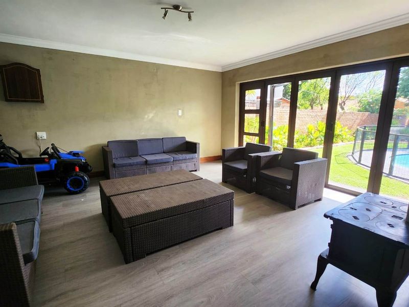 EXCLUSIVE, ELEGANT, EXCITING - Photo 10