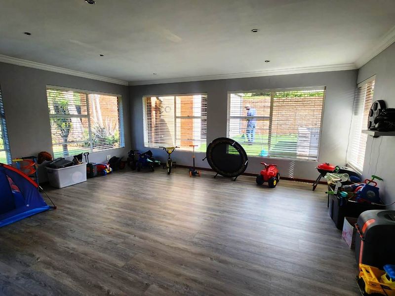 EXCLUSIVE, ELEGANT, EXCITING - Photo 8