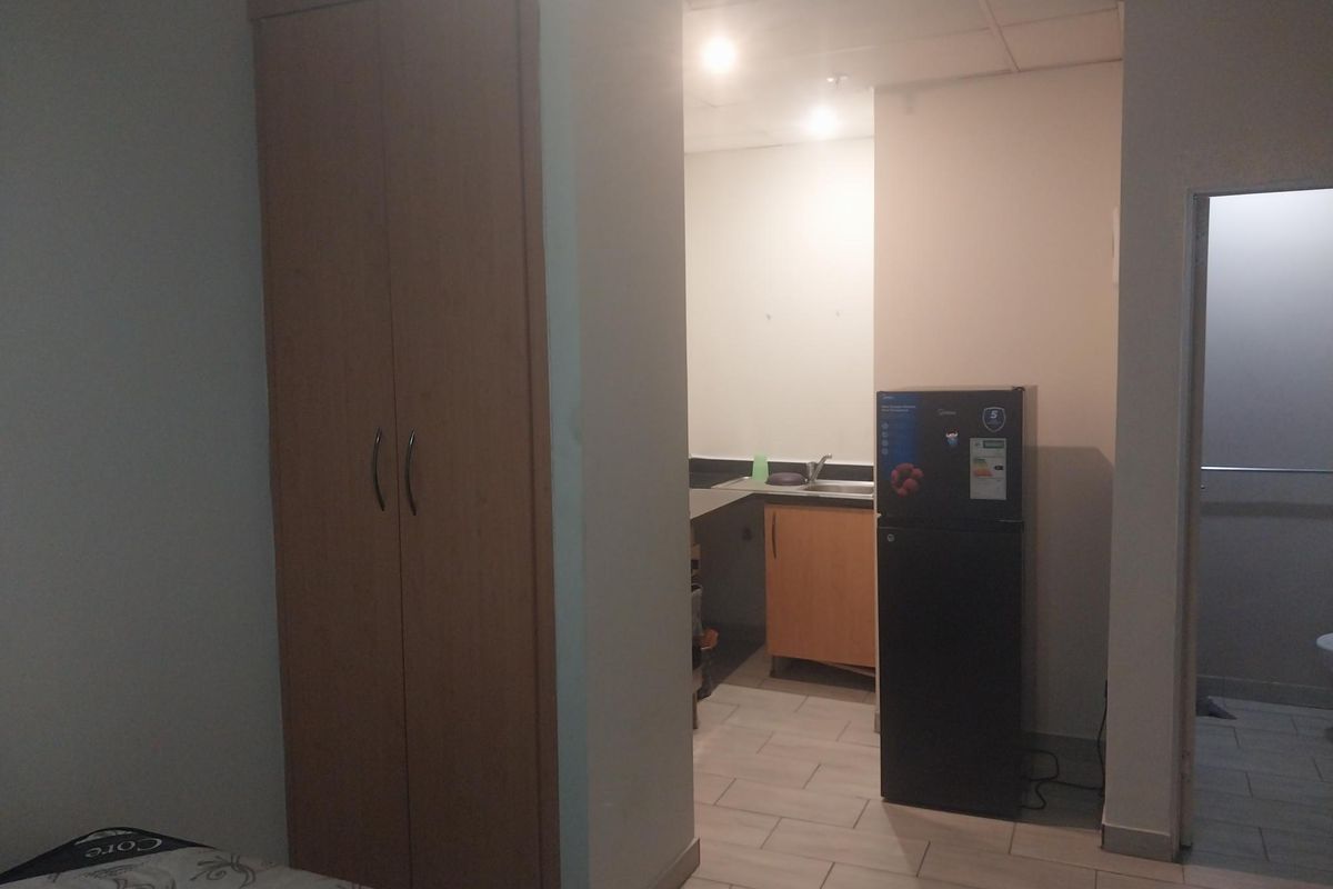 Bachelor Apartment For Sale In Johannesburg Central! - Photo 3