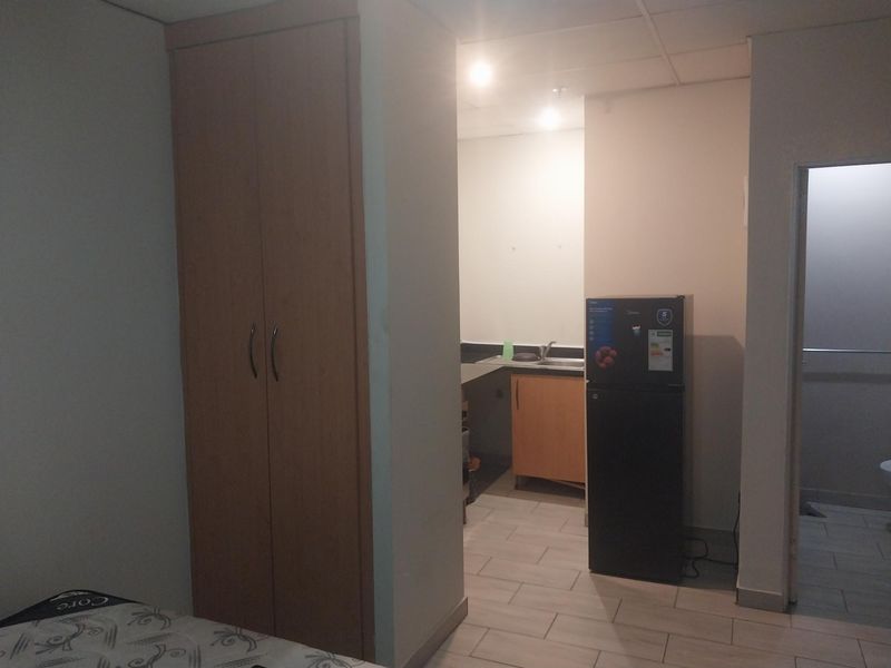 Bachelor Apartment For Sale In Johannesburg Central! - Photo 3