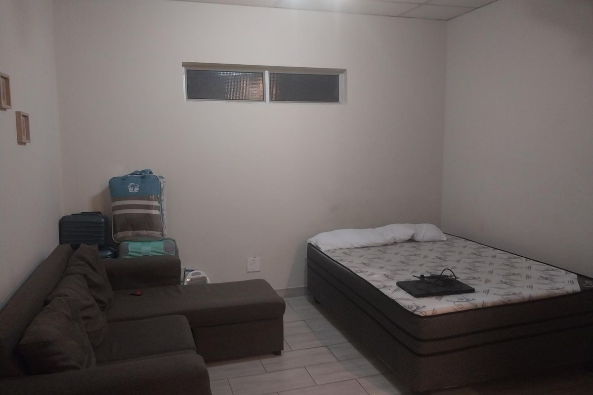 Bachelor Apartment For Sale In Johannesburg Central! - Photo 5