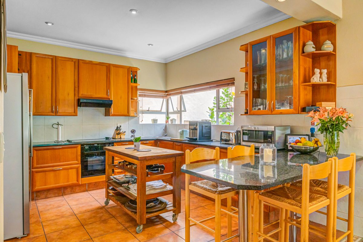 Wonderful park-front Property with a private Cottage - Photo 5