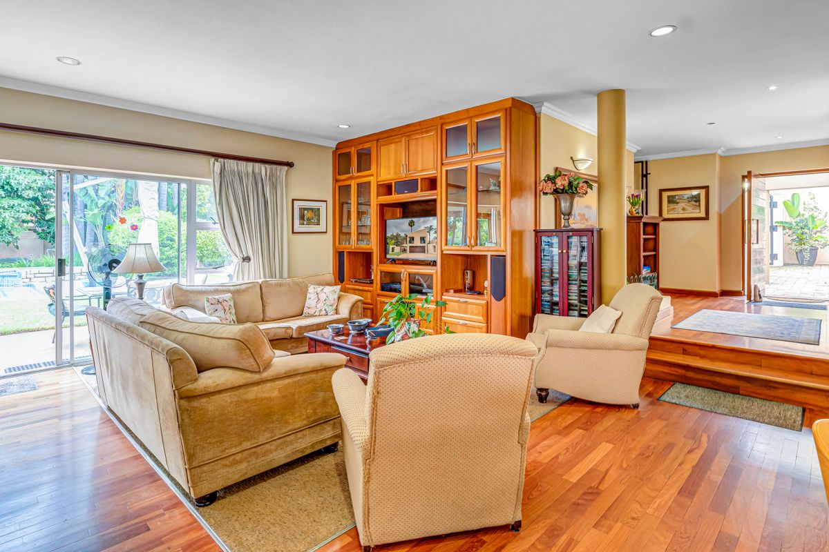 Wonderful park-front Property with a private Cottage - Photo 5