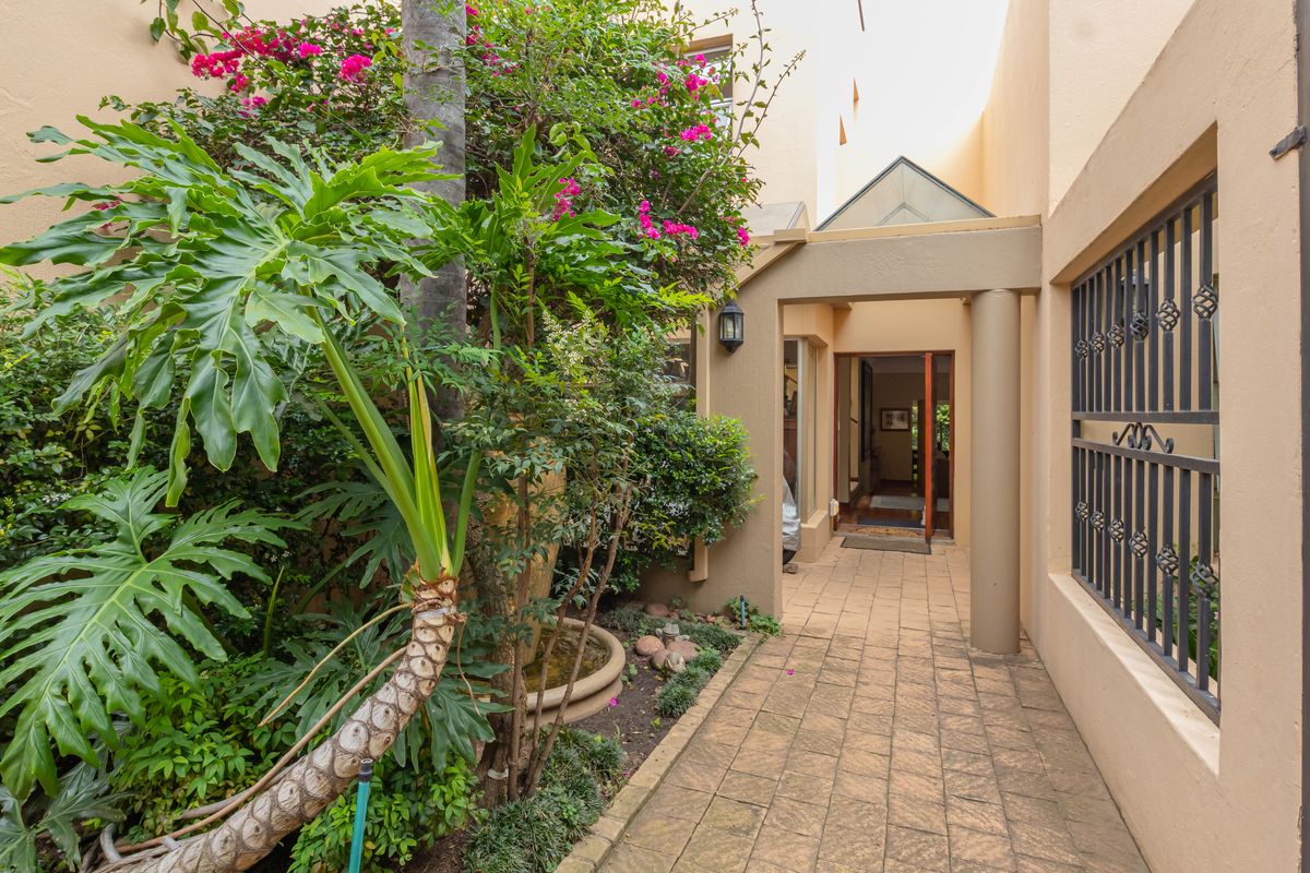 Wonderful park-front Property with a private Cottage - Photo 2