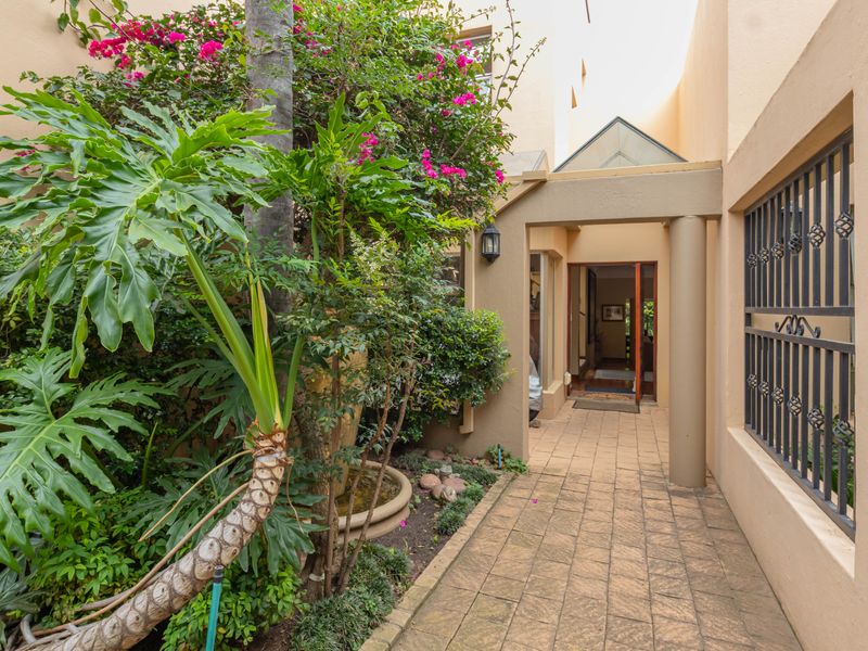 Wonderful park-front Property with a private Cottage - Photo 3