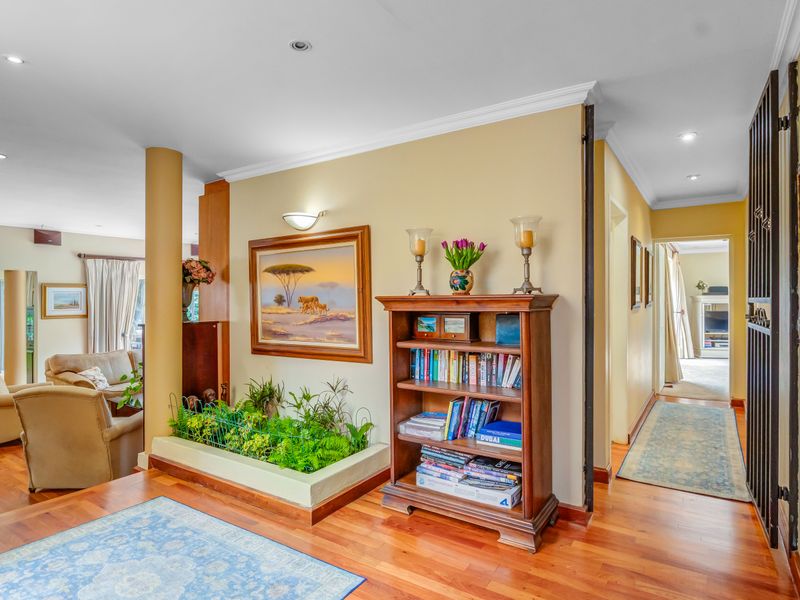 Wonderful park-front Property with a private Cottage - Photo 3