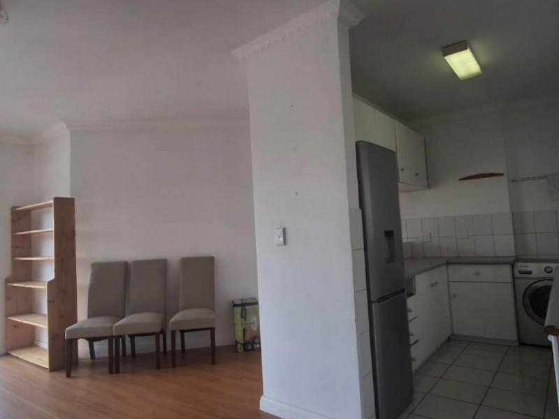 Spacious Family Home with Exceptional Living Areas in Kloofendal - Photo 7