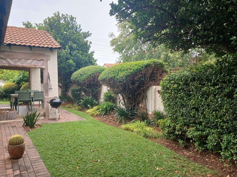 Charming 2-bedroom house for sale in Bloubosrand, Randburg, perfect for families and investor - Photo 4