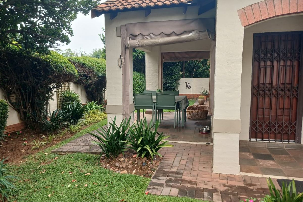 Charming 2-bedroom house for sale in Bloubosrand, Randburg, perfect for families and investor - Photo 2