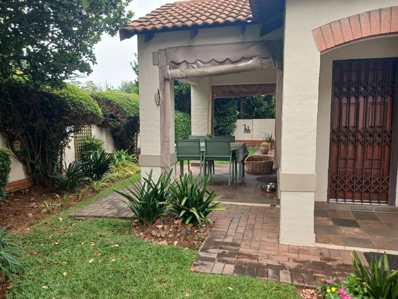 Charming 2-bedroom house for sale in Bloubosrand, Randburg, perfect for families and investor - Photo 2