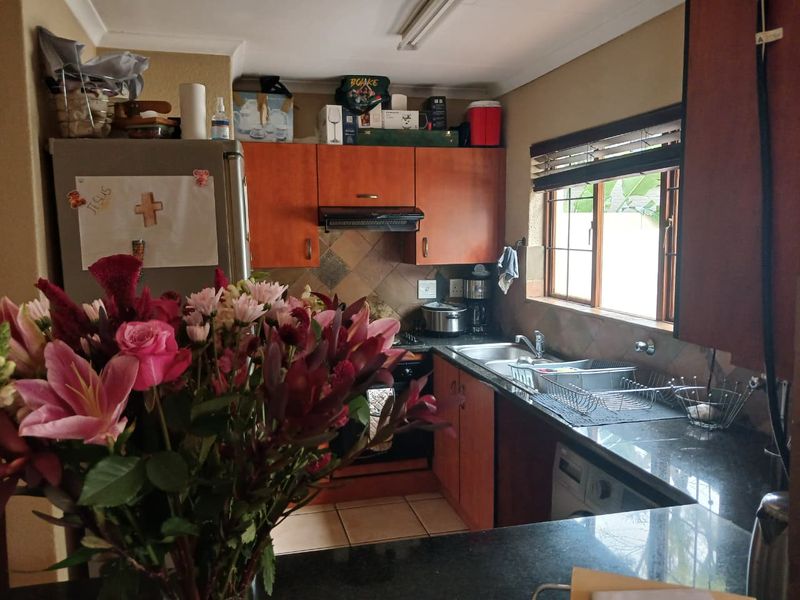 Charming 2-bedroom house for sale in Bloubosrand, Randburg, perfect for families and investor - Photo 9