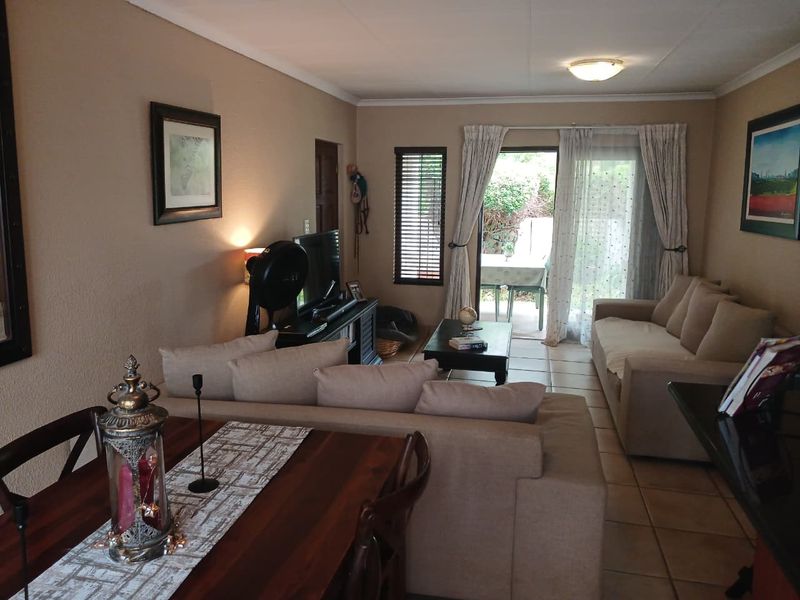 Charming 2-bedroom house for sale in Bloubosrand, Randburg, perfect for families and investor - Photo 6