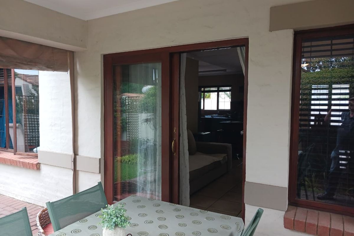 Charming 2-bedroom house for sale in Bloubosrand, Randburg, perfect for families and investor - Photo 3