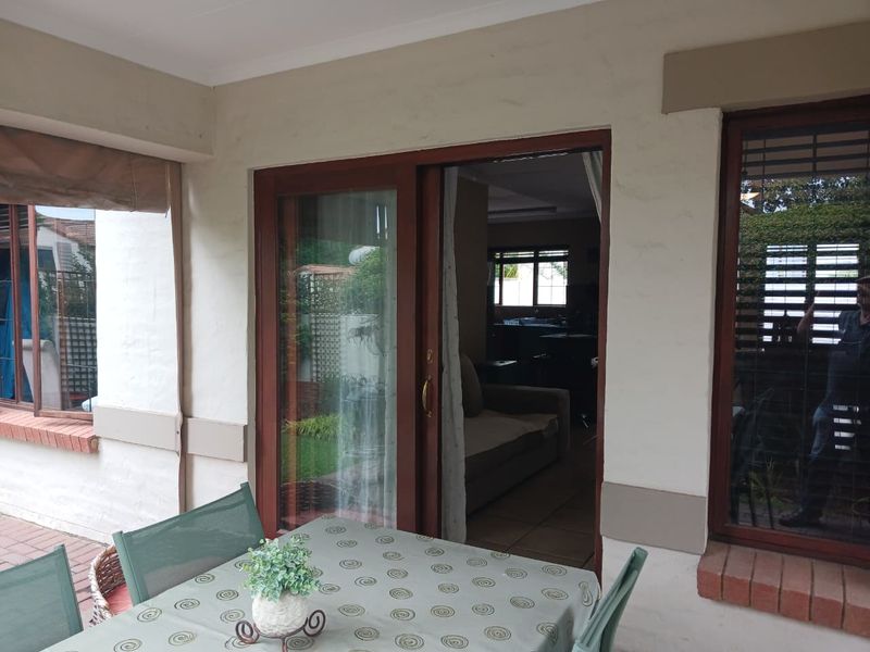 Charming 2-bedroom house for sale in Bloubosrand, Randburg, perfect for families and investor - Photo 3