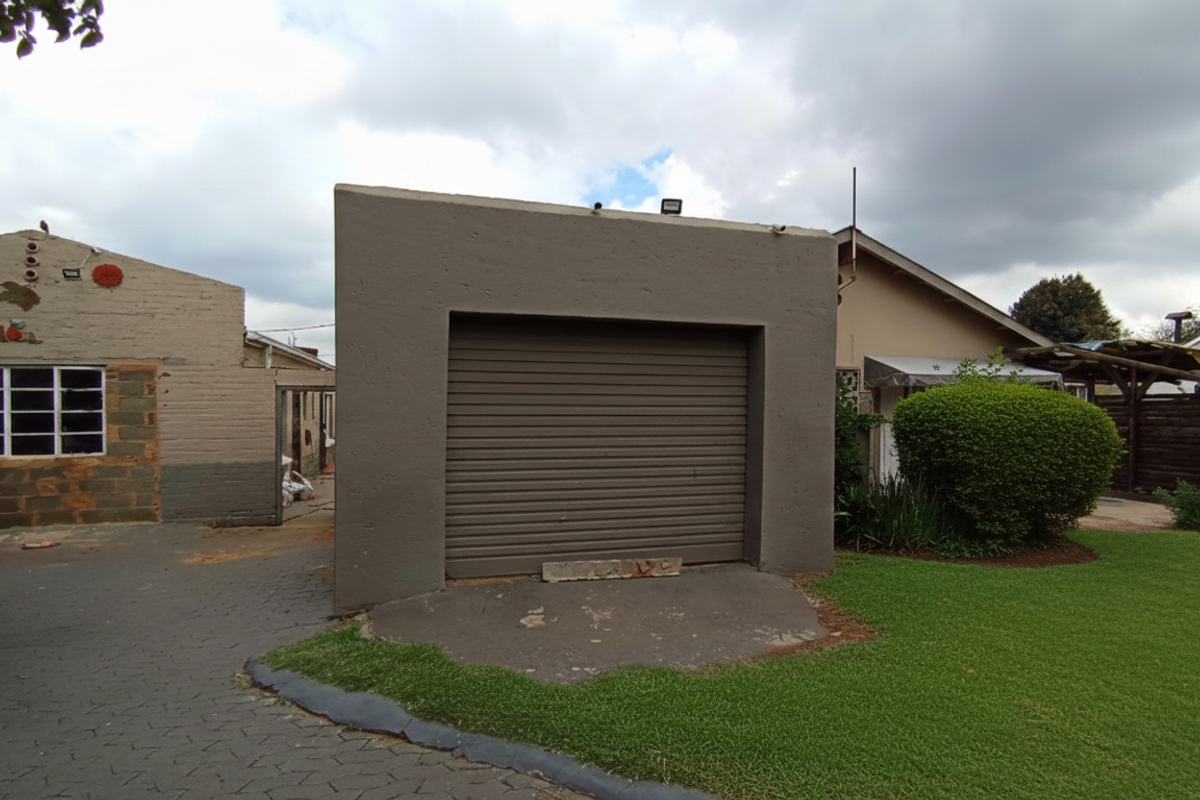 Massive 5 bedroom home income potential - Photo 2