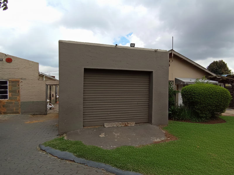 Massive 5 bedroom home income potential - Photo 2