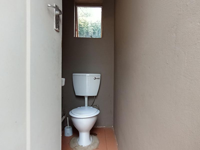 Massive 5 bedroom home income potential - Photo 9