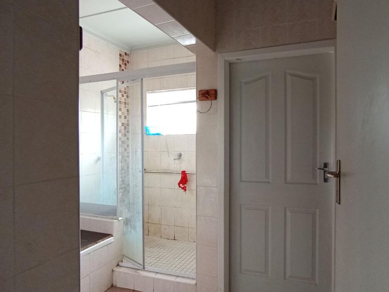 Massive 5 bedroom home income potential - Photo 8