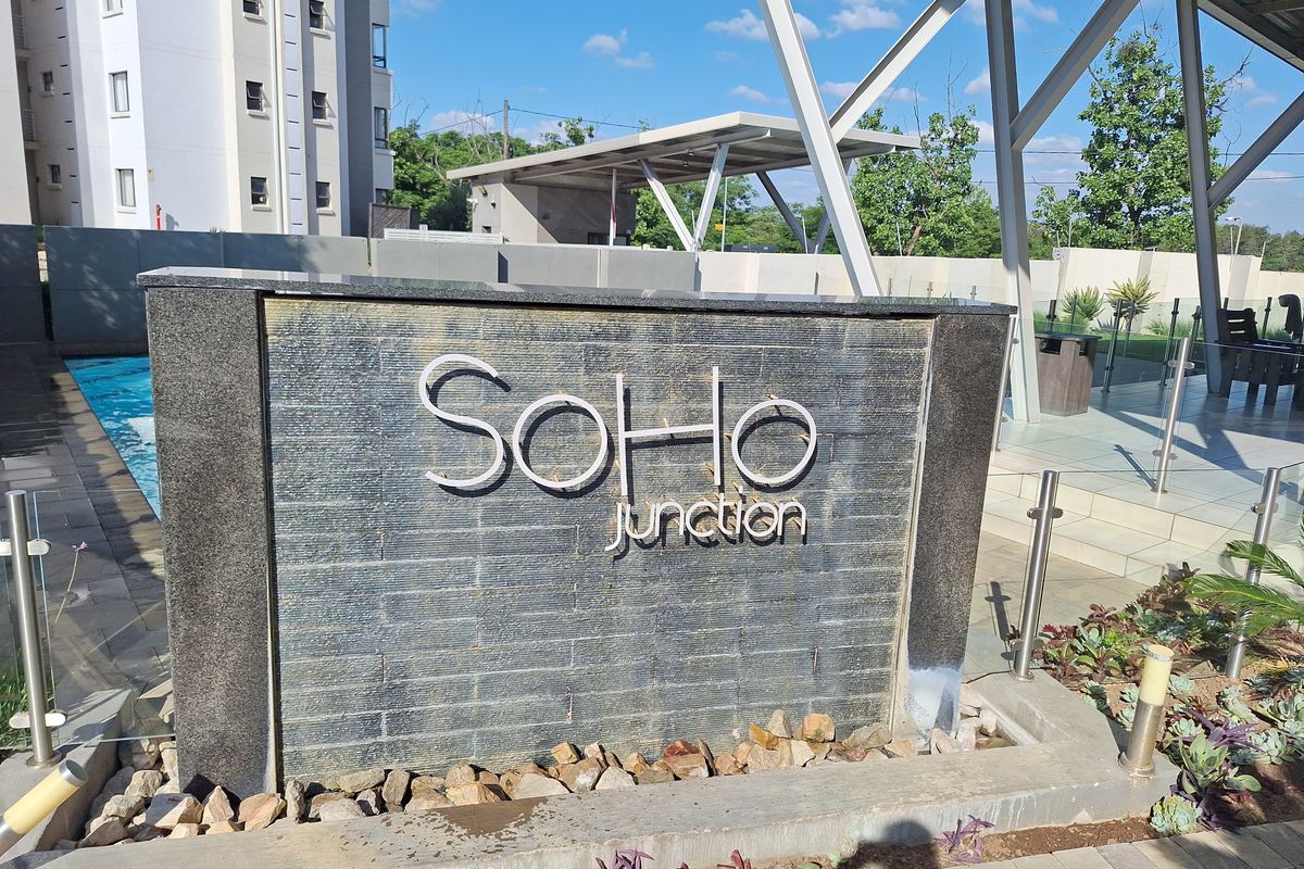 Modern and safe lifestyle-no transfer duty - Photo 2