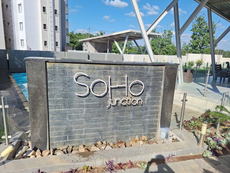 Modern and safe lifestyle-no transfer duty - Photo 2