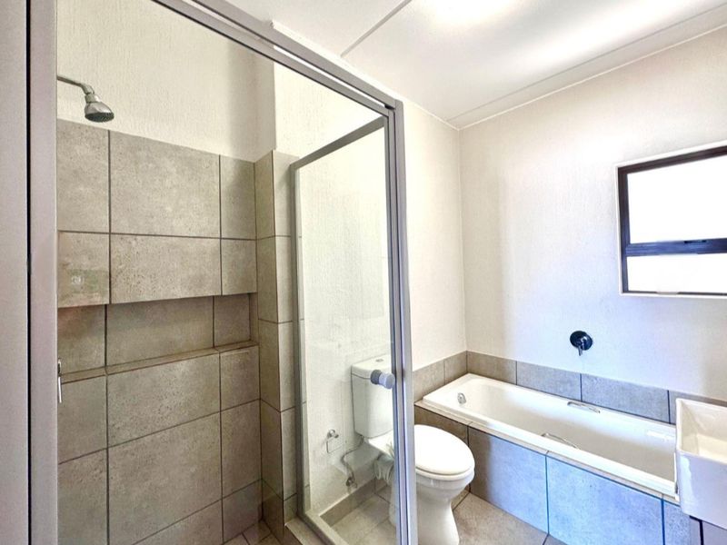 Modern and safe lifestyle-no transfer duty - Photo 6