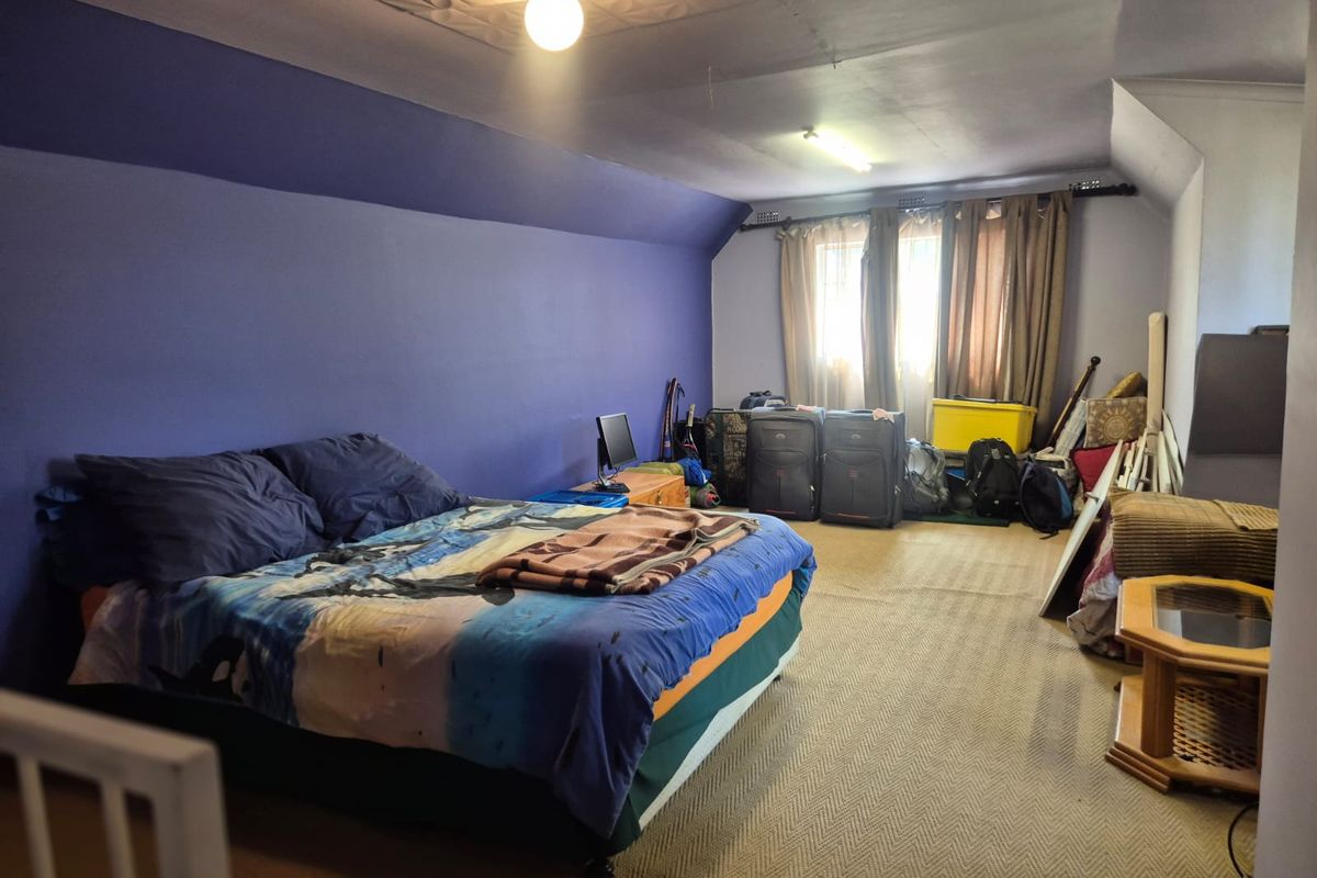 Renovators dream !Charming Single-Storey Family Home in Sought-After Buccleuch, Sandton - Photo 3