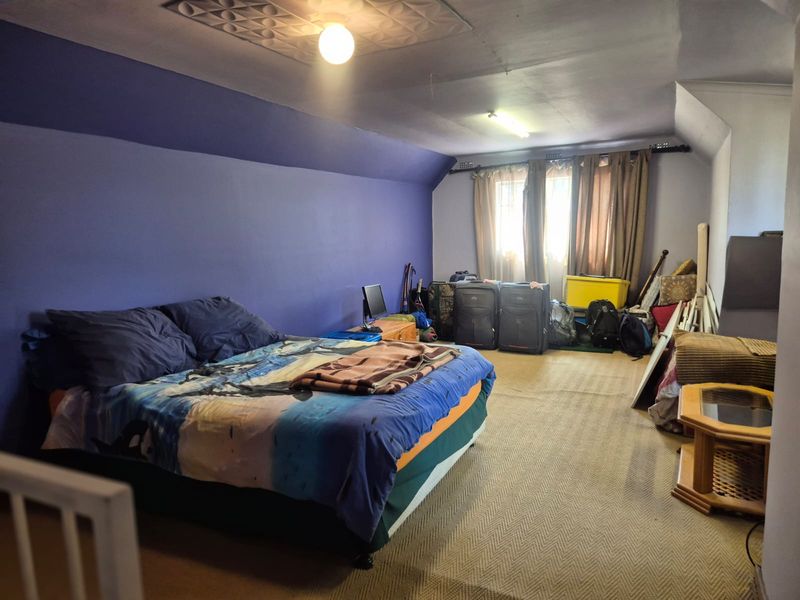 Renovators dream !Charming Single-Storey Family Home in Sought-After Buccleuch, Sandton - Photo 3