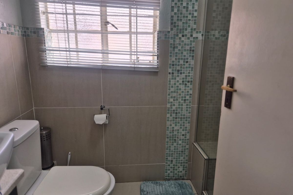 Renovators dream !Charming Single-Storey Family Home in Sought-After Buccleuch, Sandton - Photo 4