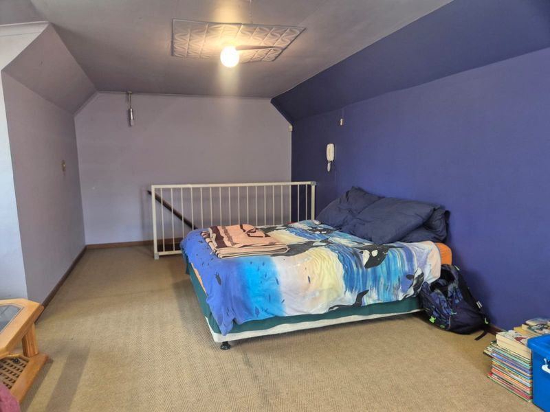 Renovators dream !Charming Single-Storey Family Home in Sought-After Buccleuch, Sandton - Photo 6