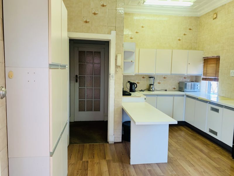 Beautiful 4 Bed home in the perfect location - Photo 8