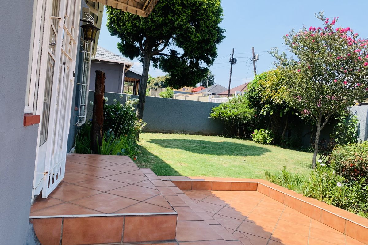 Beautiful 4 Bed home in the perfect location - Photo 4