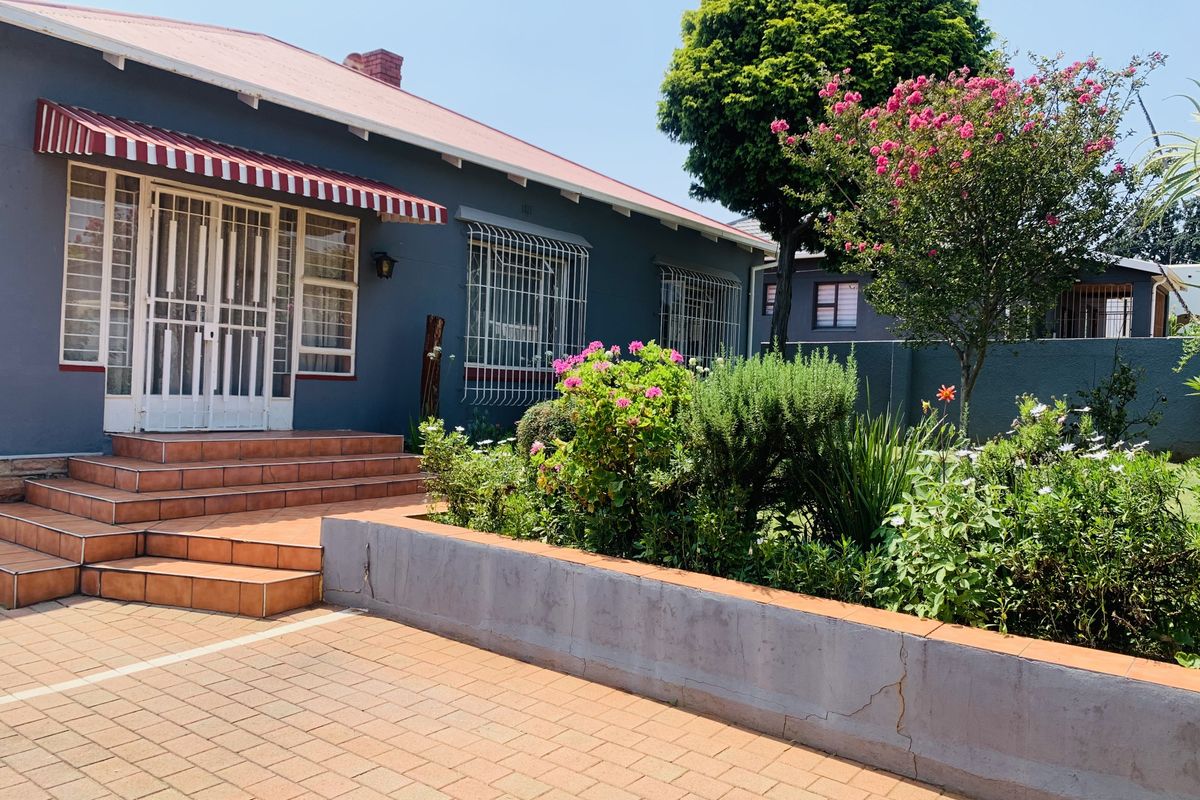 Beautiful 4 Bed home in the perfect location - Photo 5