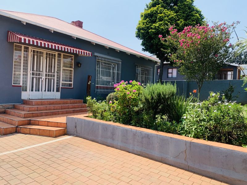 Beautiful 4 Bed home in the perfect location - Photo 5