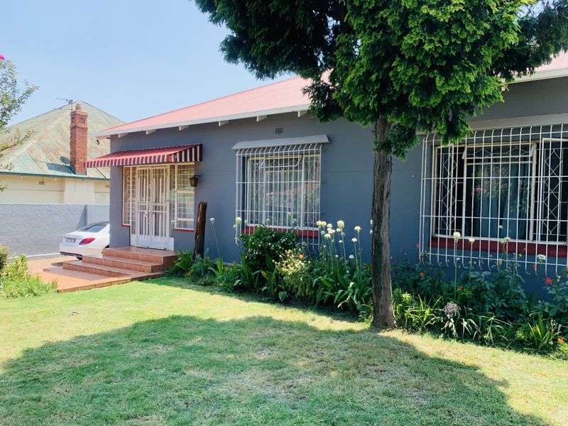 Beautiful 4 Bed home in the perfect location - Photo 3