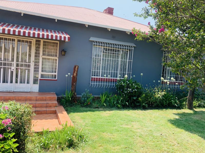 Beautiful 4 Bed home in the perfect location - Photo 2