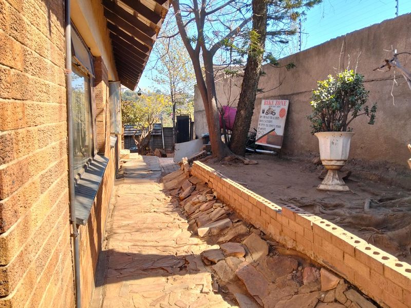 FIVE BEDROOMS HOUSE FOR SALE IN TOWNSVIEW - Photo 8