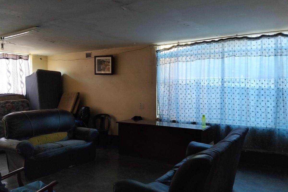 FIVE BEDROOMS HOUSE FOR SALE IN TOWNSVIEW - Photo 4