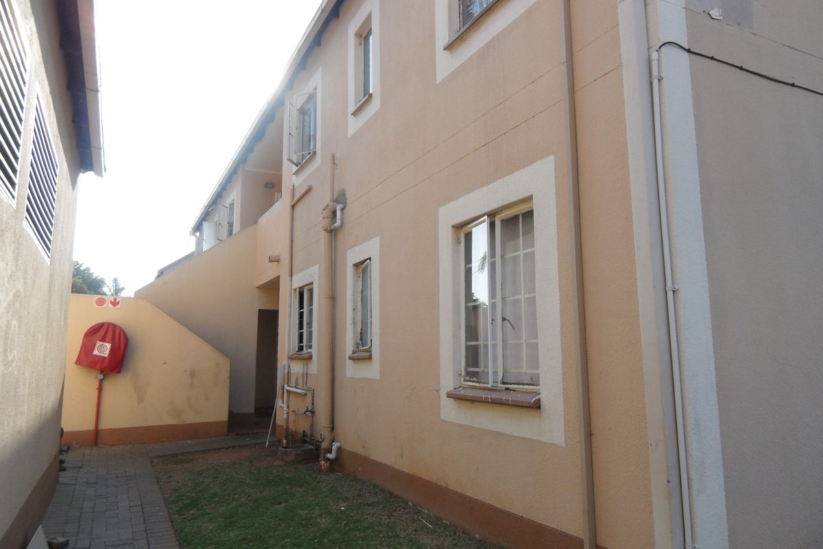 Ground Floor Townhouse For Sale - Photo 4