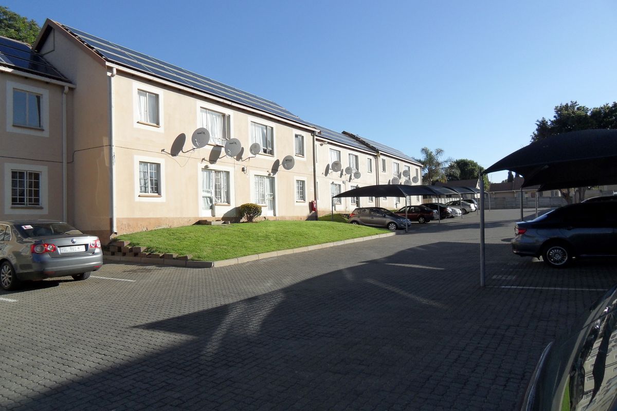 Ground Floor Townhouse For Sale - Photo 3