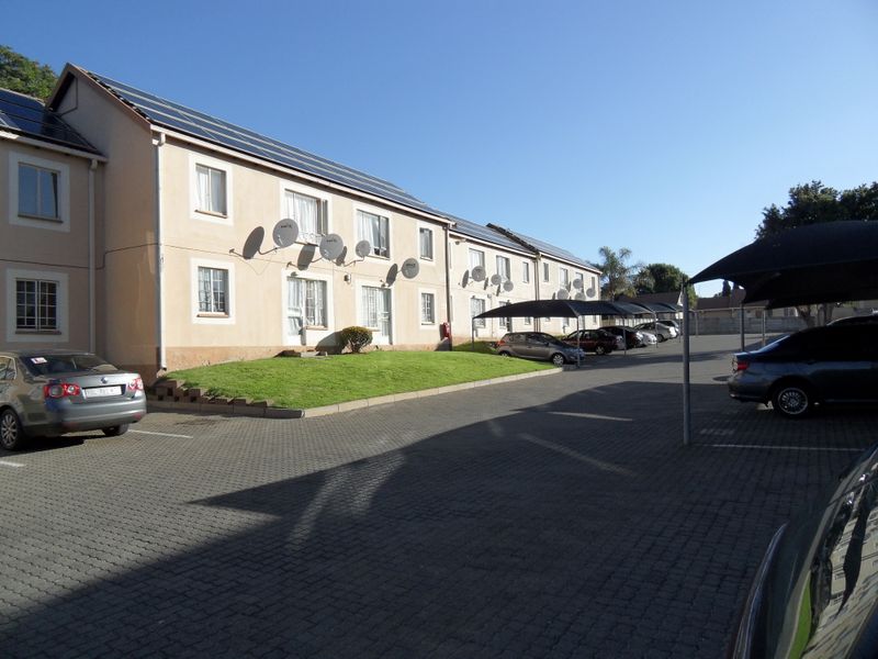 Ground Floor Townhouse For Sale - Photo 3