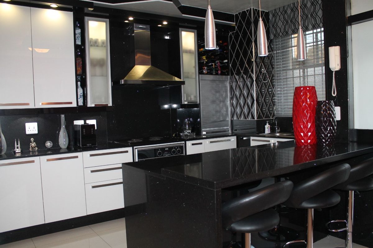 Apartment For Sale In Johannesburg - Photo 2