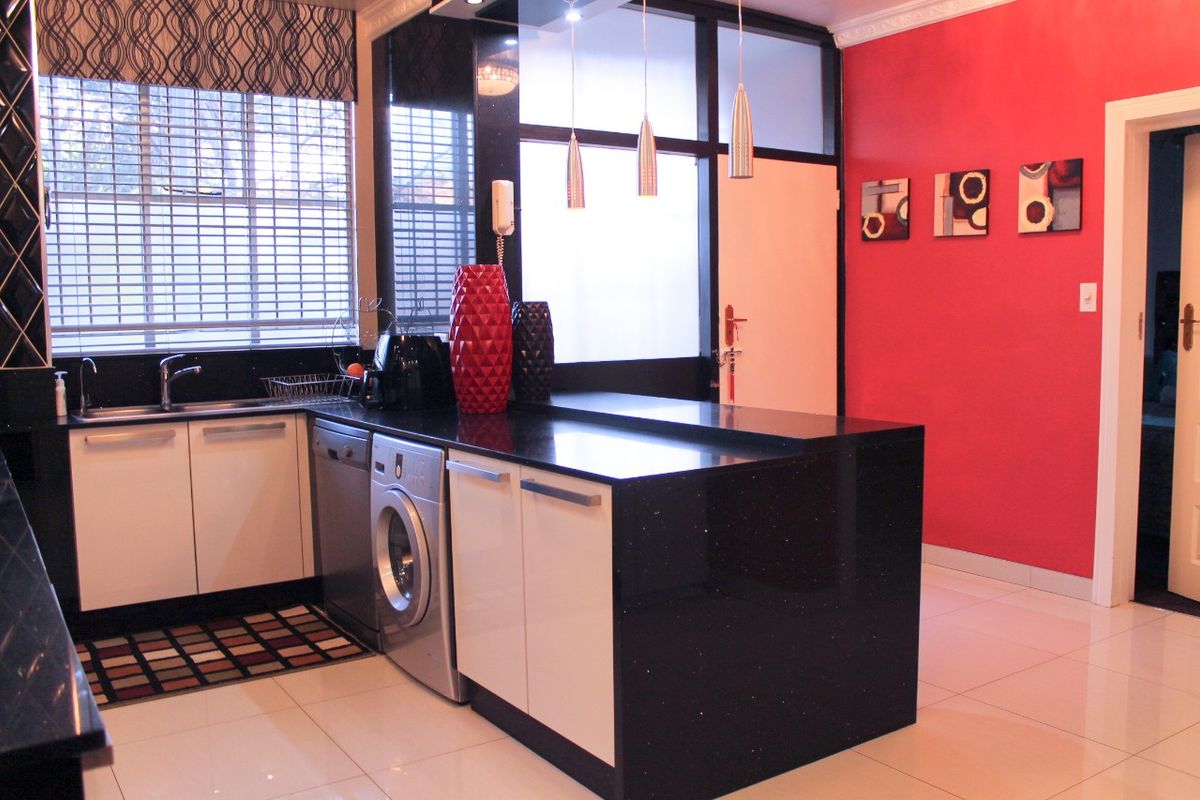 Apartment For Sale In Johannesburg - Photo 5