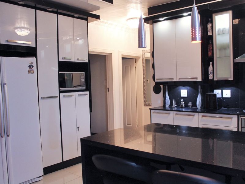 Apartment For Sale In Johannesburg - Photo 4