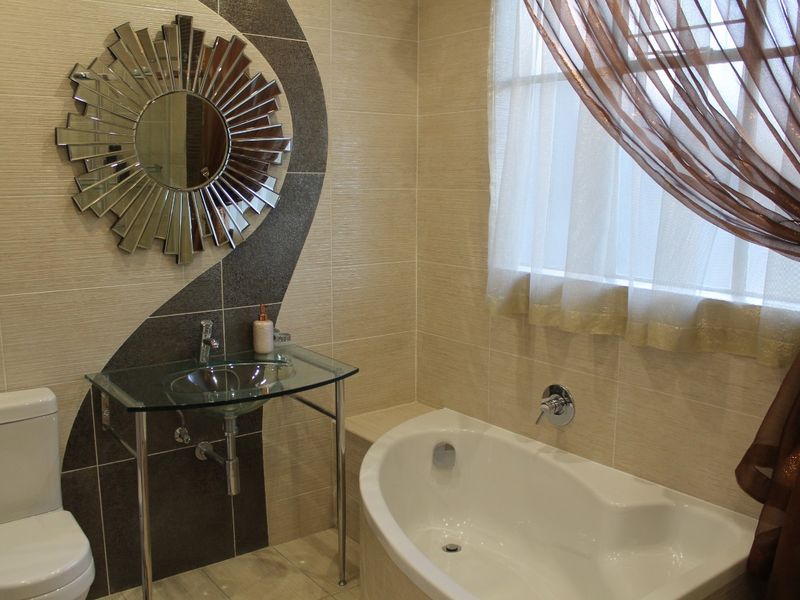 Apartment For Sale In Johannesburg - Photo 9