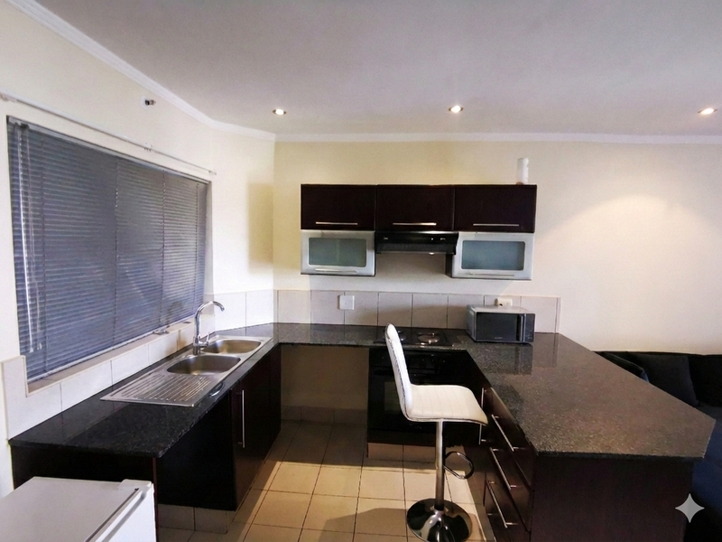 Sophisticated One-Bedroom Apartment with Panoramic Views Sandton - Photo 3