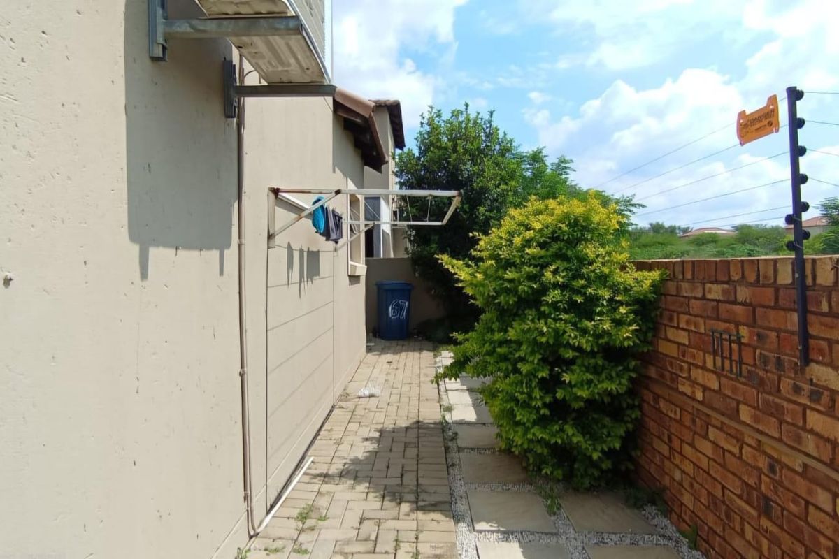 Stunning 3-bedroom sectional title in Montana Park, Pretoria – modern living with convenience awaits - Photo 3