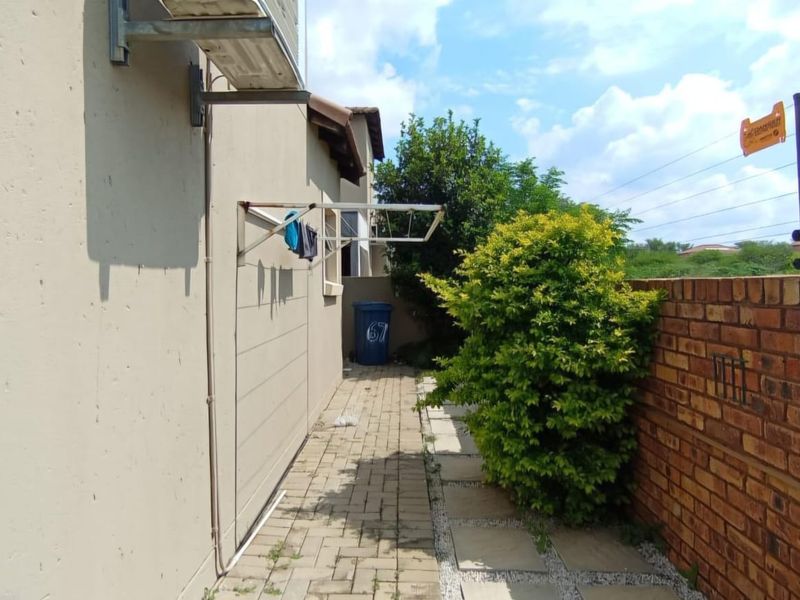 Stunning 3-bedroom sectional title in Montana Park, Pretoria – modern living with convenience awaits - Photo 3