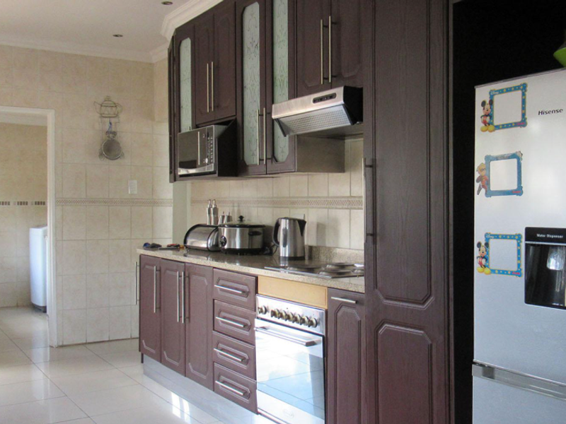 5 bedroom  freehold home  in Horison  Park - Photo 2