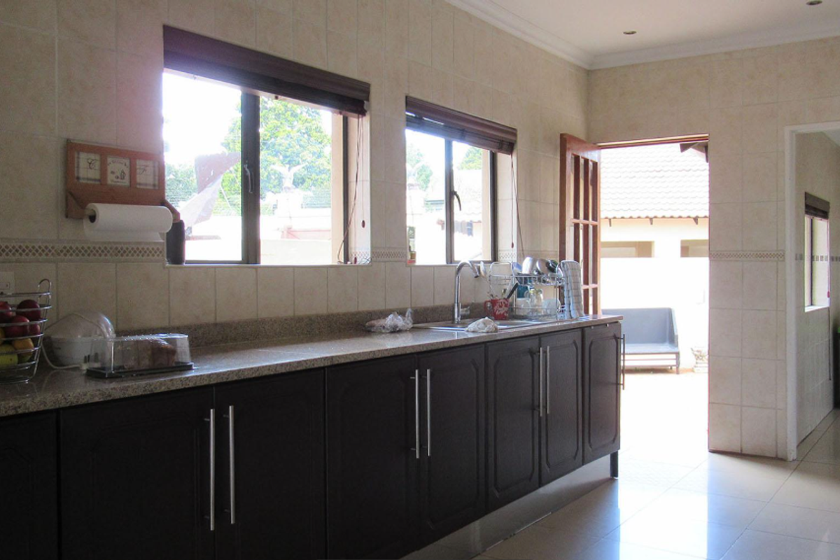 5 bedroom  freehold home  in Horison  Park - Photo 4