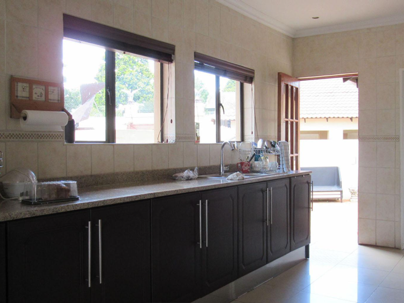 5 bedroom  freehold home  in Horison  Park - Photo 4